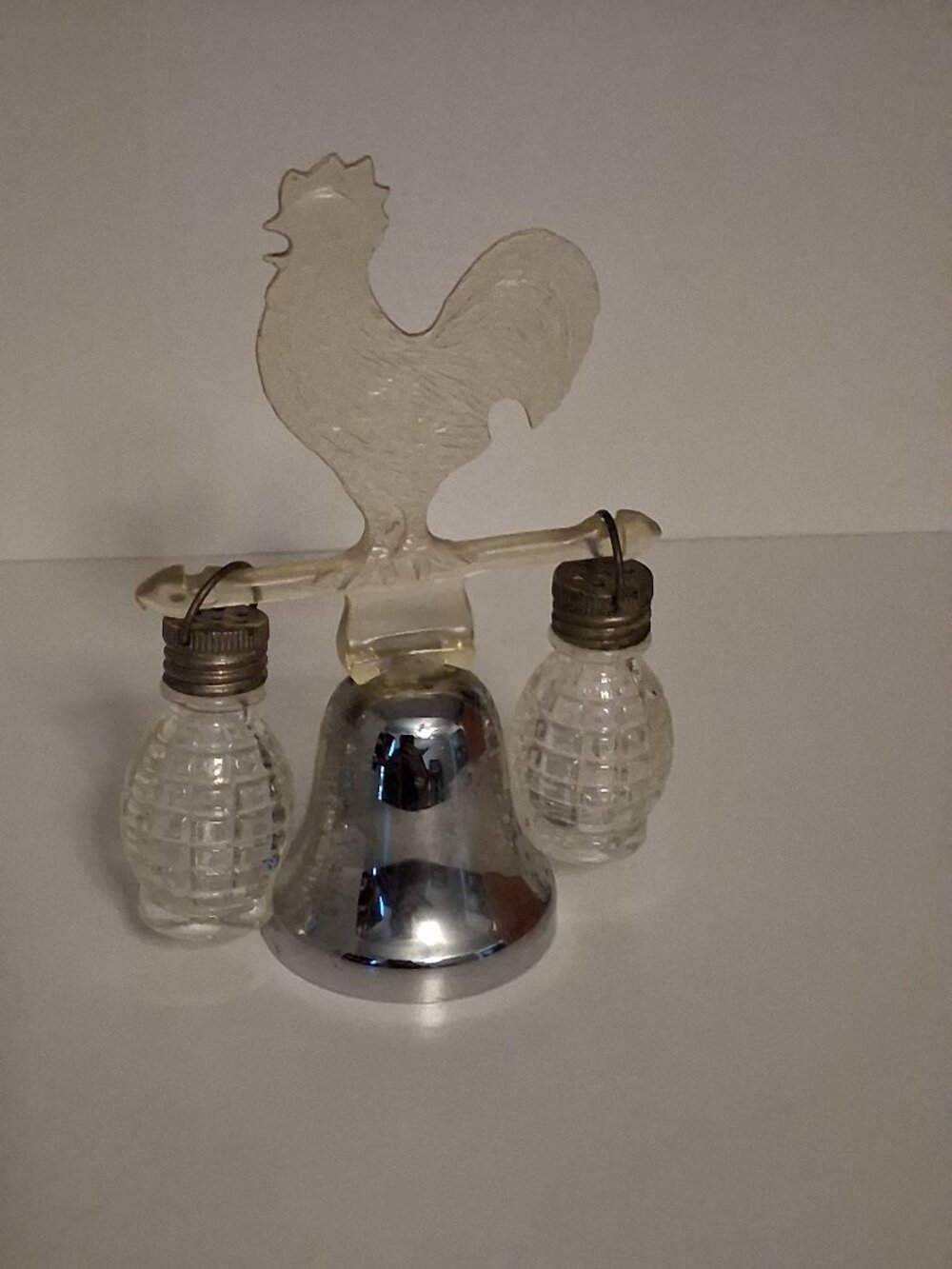 country farmhouse chicken rooster dinner bell glass salt pepper shaker barrels